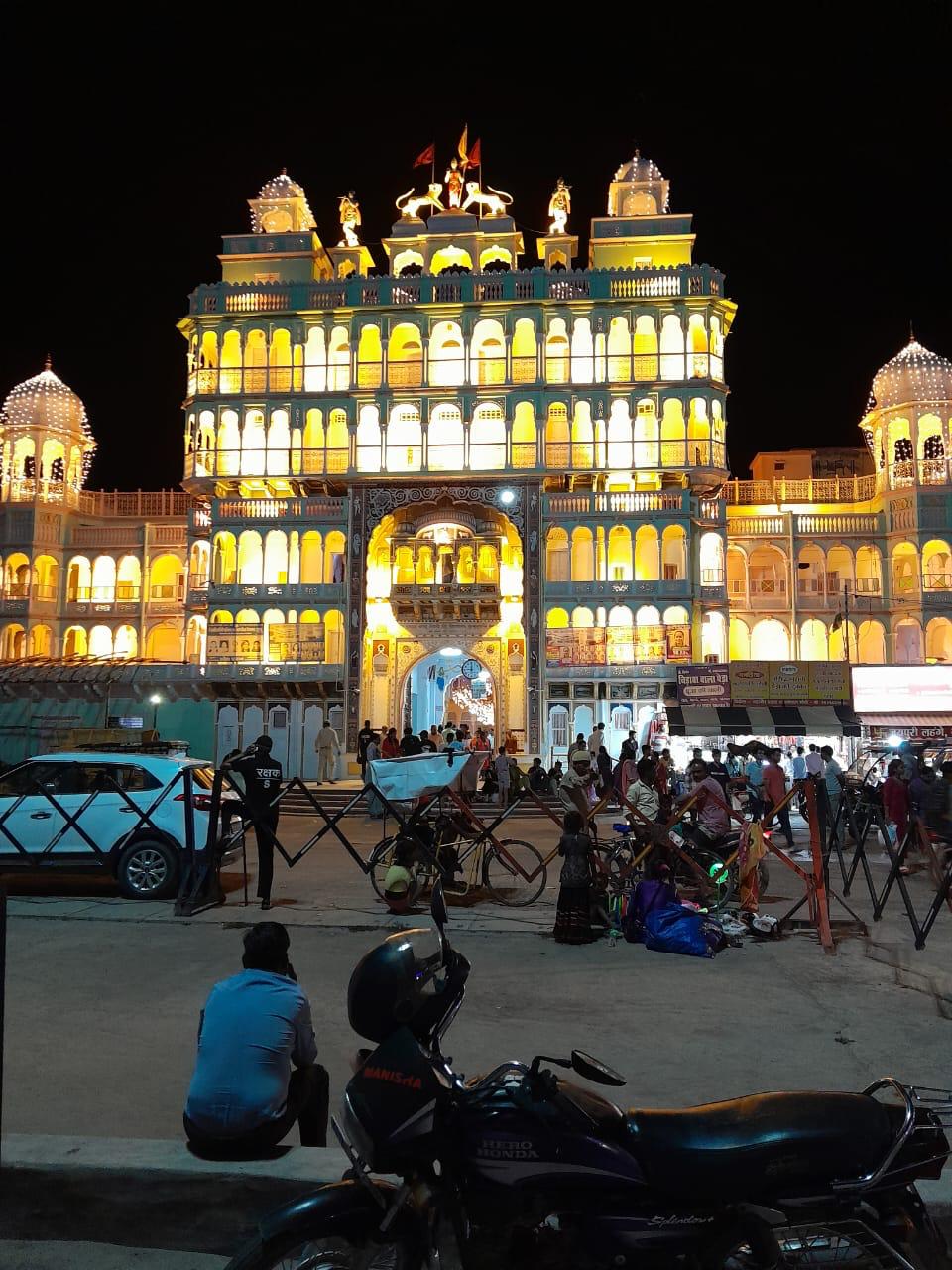 Sacred River Ghats & Evening Aarti
